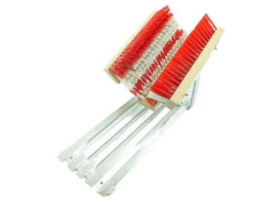 Fußabtreter mit Gitterrost rot/weiß/roter Bodenbürste und rot/weißen Seitenbürsten